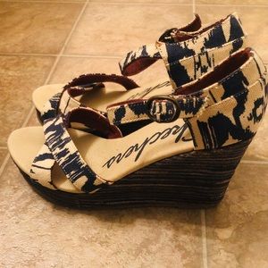 Sketchers  wedge heel sandal blue & tan Sz 9